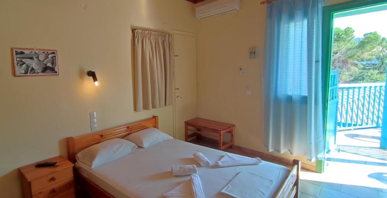 Villa Spiros อาโยส นิกีตัส ภายนอก รูปภาพ