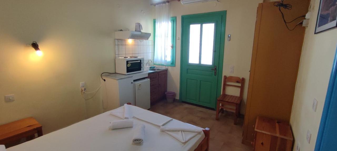 Villa Spiros อาโยส นิกีตัส ภายนอก รูปภาพ