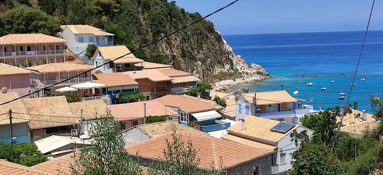 Villa Spiros อาโยส นิกีตัส ภายนอก รูปภาพ