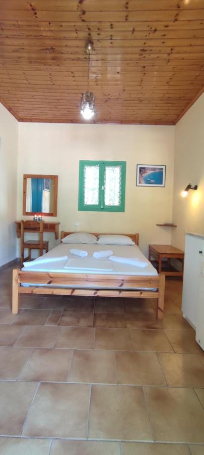 Villa Spiros อาโยส นิกีตัส ภายนอก รูปภาพ
