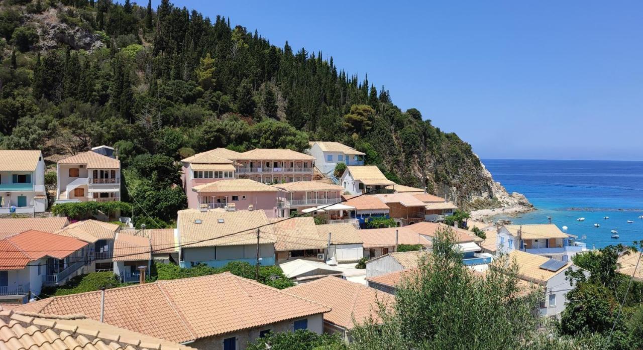 Villa Spiros อาโยส นิกีตัส ภายนอก รูปภาพ