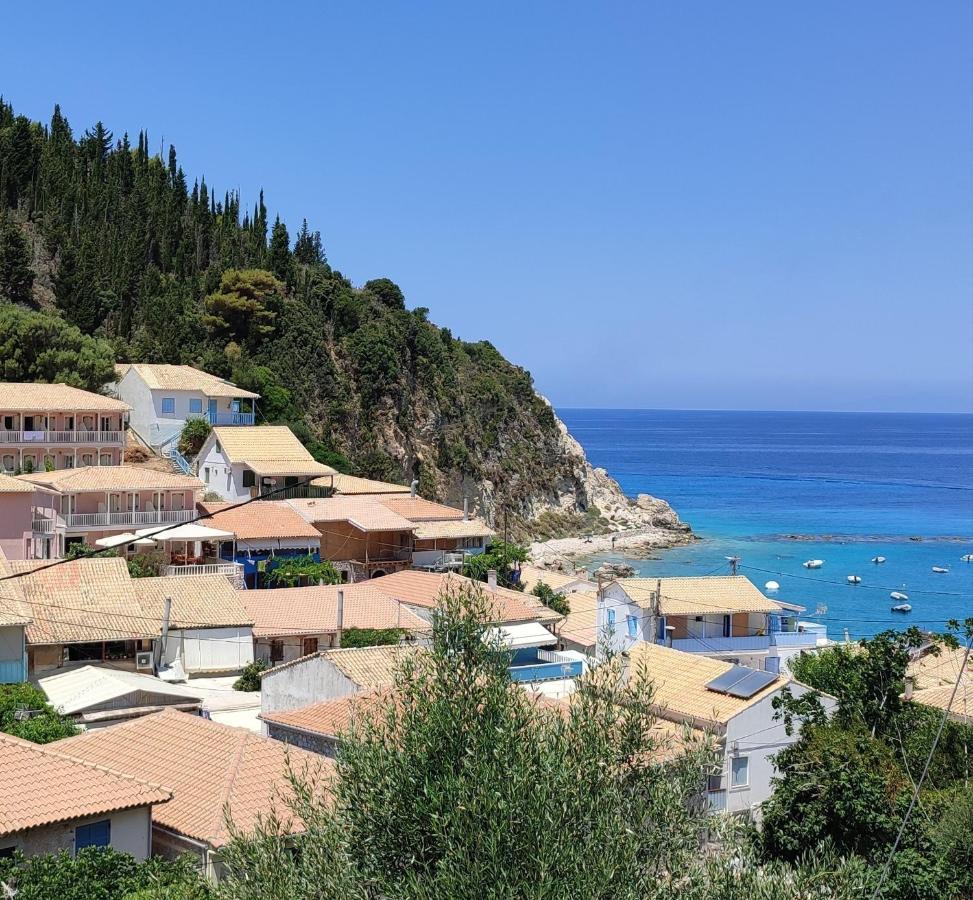 Villa Spiros อาโยส นิกีตัส ภายนอก รูปภาพ
